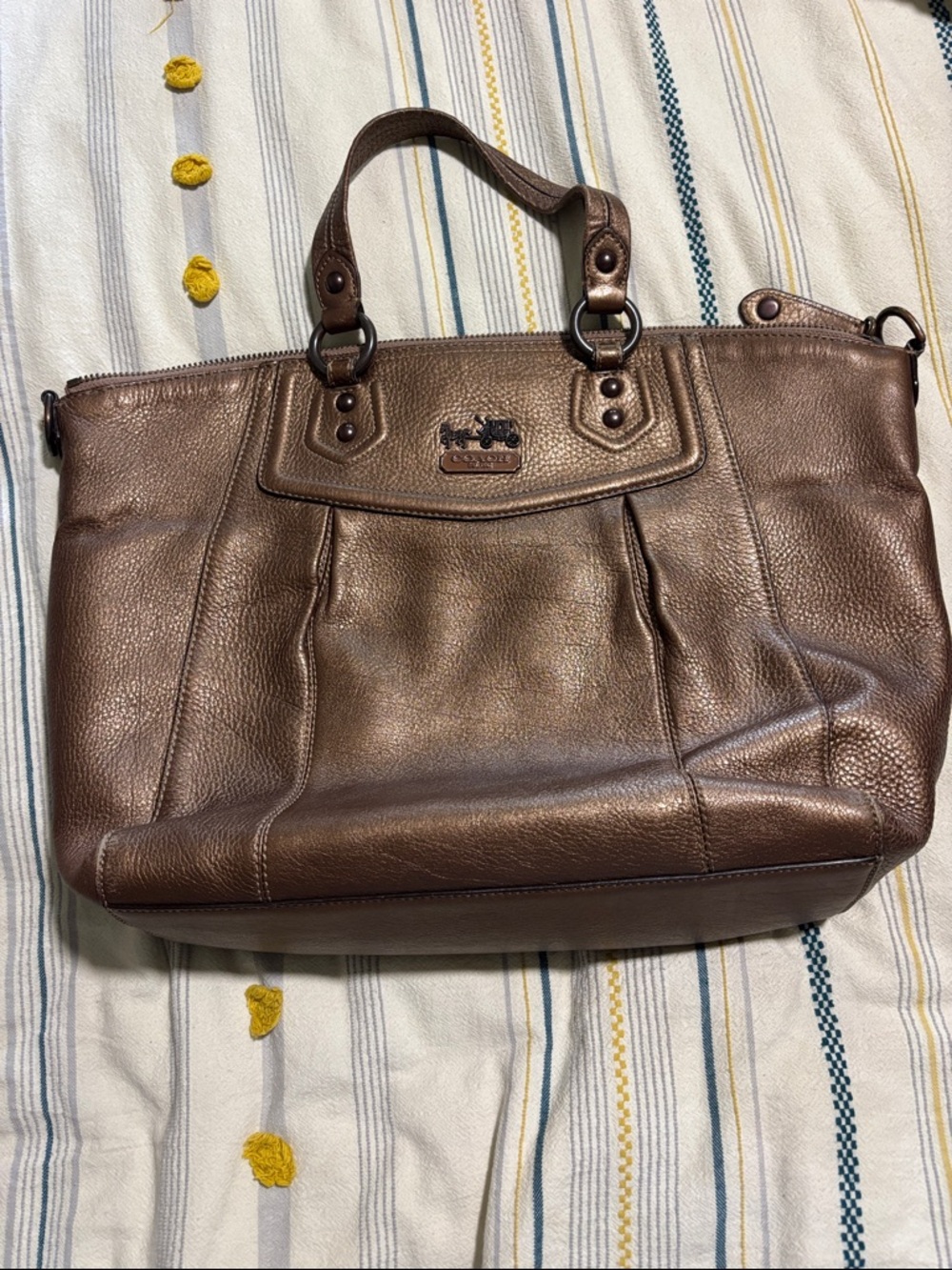 ⭐️SALE⭐️COACH Bronze Pebbled Leather Tote w/Top Handles and shoulder strap